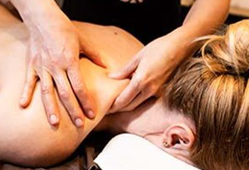 Izomlazító masszázs a letapadások oldásárá és a mozgásszabadság javítására.