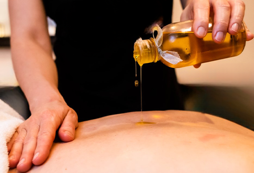 Az Aranyfény masszázs egy luxus kategóriájú relaxáló kezelés, amely különleges énidő élményt nyújt.